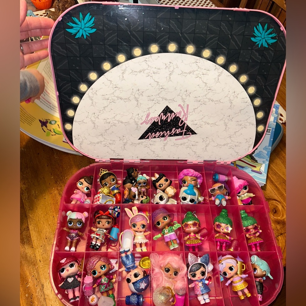 L.O.L. Surprise dolls with case